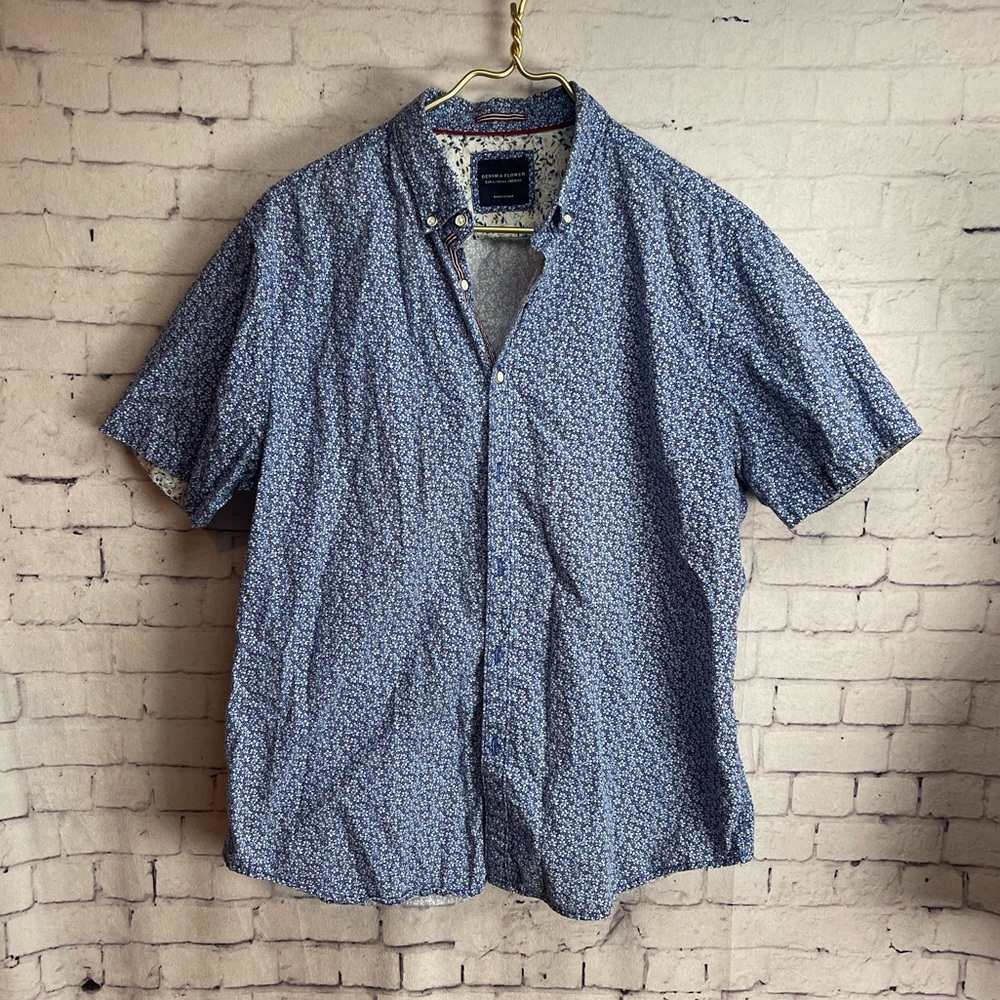 Denim and Flower by Ricky Singh size large short sleeve button down shirt blue